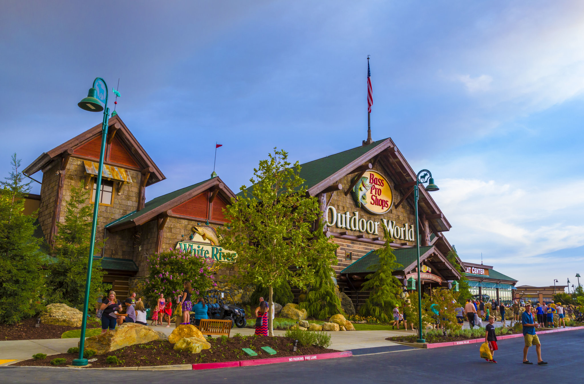 Missouri’s Bass Pro Shop Named One of America’s Best Employers by